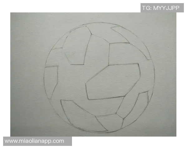 手绘风格足球明星简易图解教程让你轻松掌握绘制技巧与创意表达