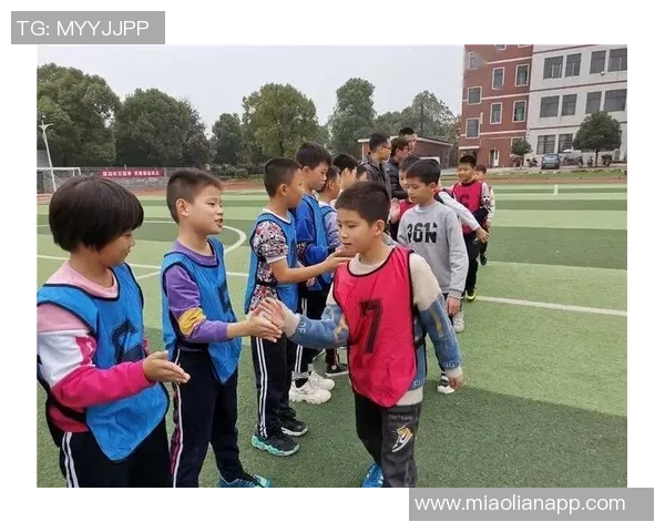 我的足球明星女同桌带我领略绿茵场上的激情与梦想