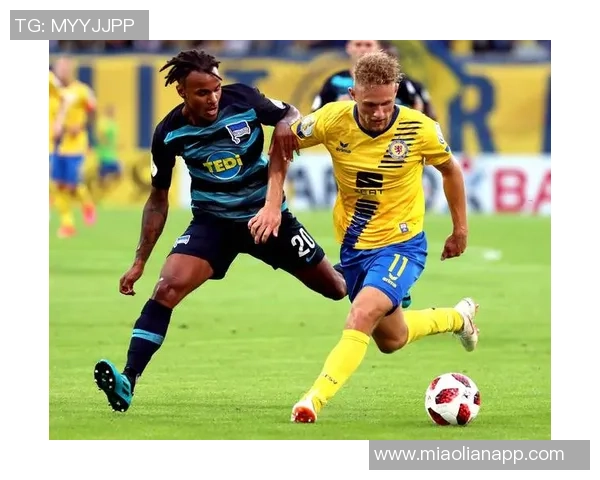 攻防俱佳的足球明星如何在赛场上展现全面实力与战术智慧