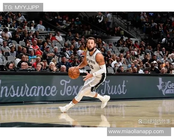 揭秘足球明星意大利炮手的真实身份与传奇故事