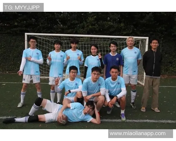 无悔爱上足球明星的青春岁月与梦想追逐之旅